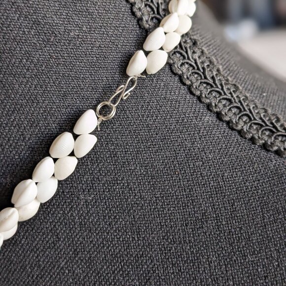 Handmade vintage shell necklace white tinny - Picture 2 of 6